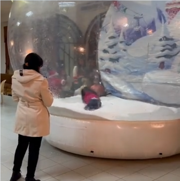 Big Snow Globe thumbnail 2