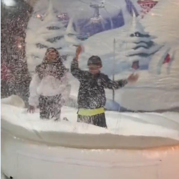 Big Snow Globe thumbnail 3